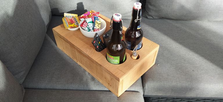 Sofa Tablett - Bier Kiste - Couch Butler - Getränkehalter - Geschenk - aus  Eiche cremeweiß NEU